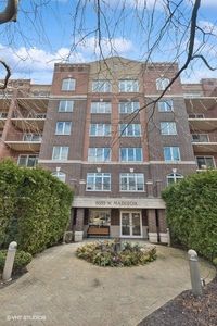 5055 W Madison St #310, Skokie, IL, 60077