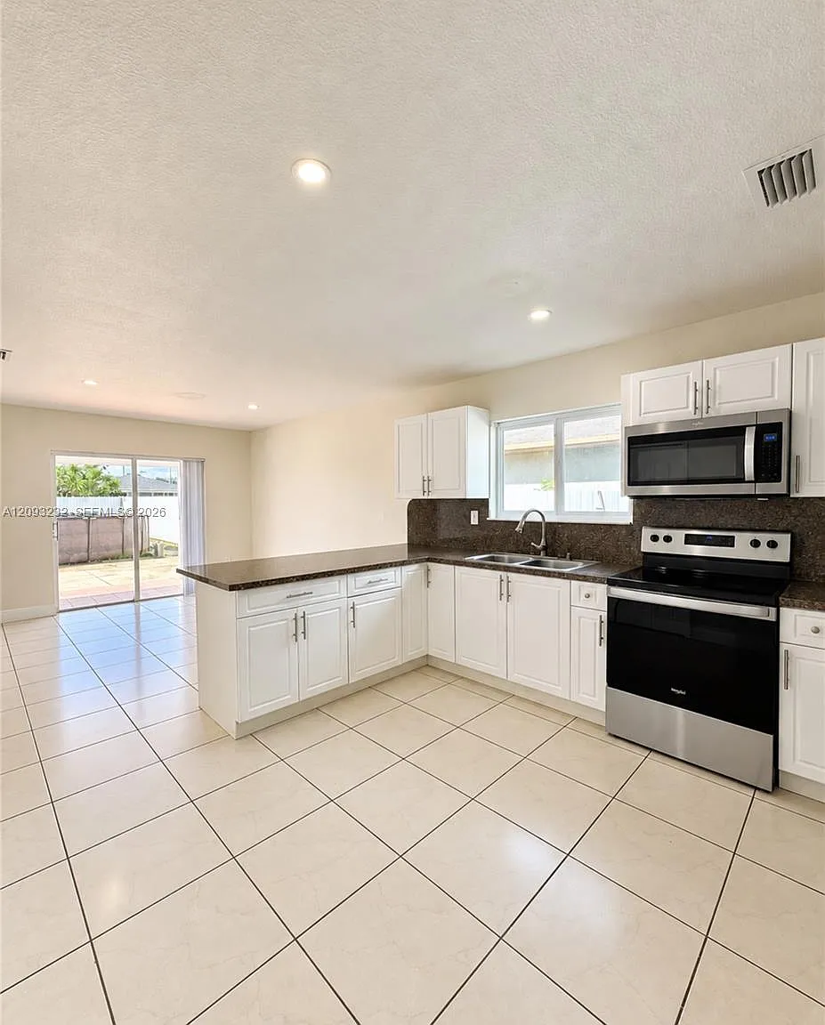 NW 189th Ter, Miami Gardens — Photo 1