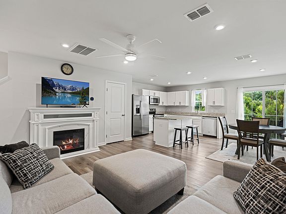 2nd image of 128 Sarnesfield Way