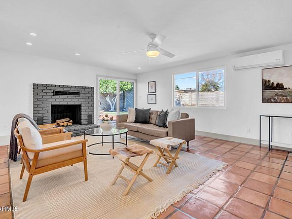 2nd image of 826 E Lamar Rd