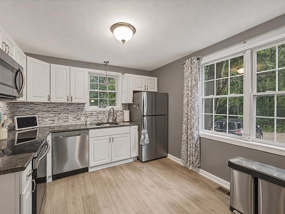 4th image of 13 Charlestown Place