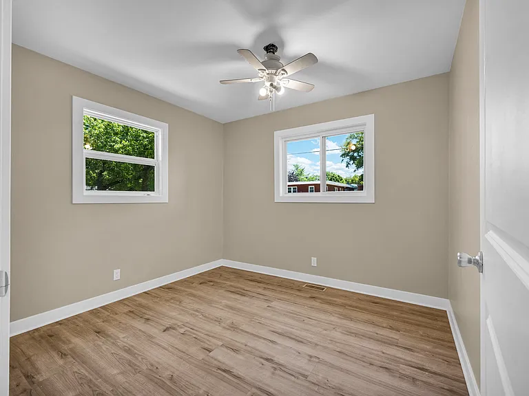 321 Arrow St — Photo 3