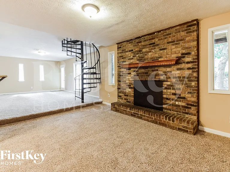 2231 Scotty Cir — Photo 5