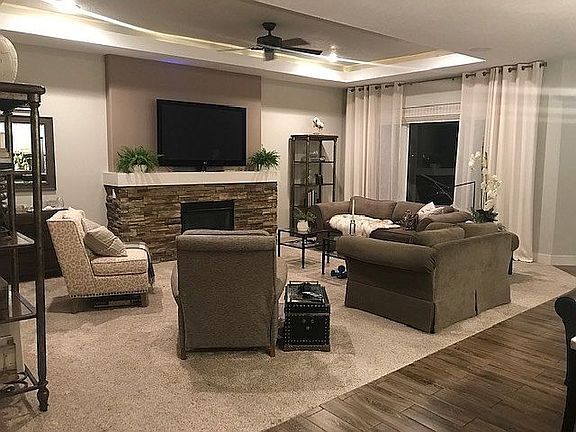 4th image of 208 S Churchill Cir