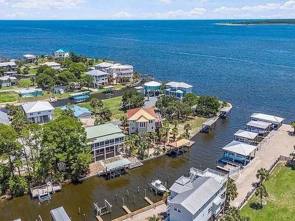 48 Blue Crab Ln, Panacea, FL 32346