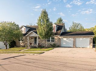 2651 Lobo Ln, Dubuque, IA 52001
