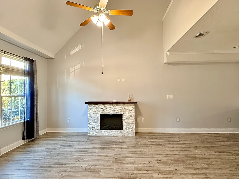 716 Lakeside Landing Ct — Photo 3