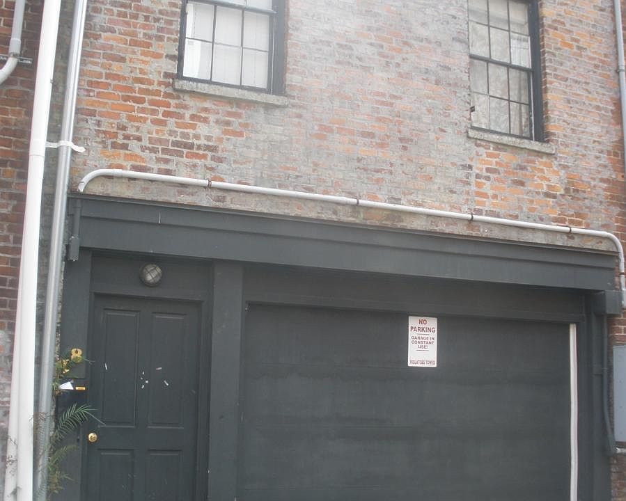 Outside view in York Lane