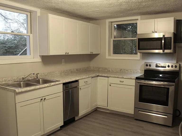 301B Park Ave — Photo 10