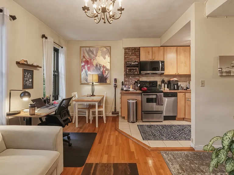 207 W Springfield St #4 — Photo 12