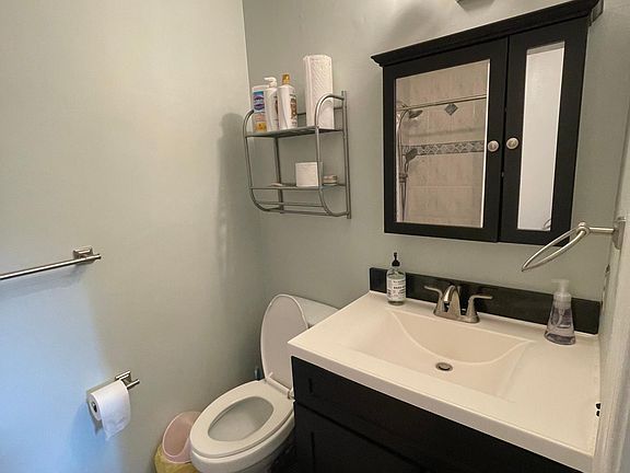 4th image of 36 Magnolia Ct