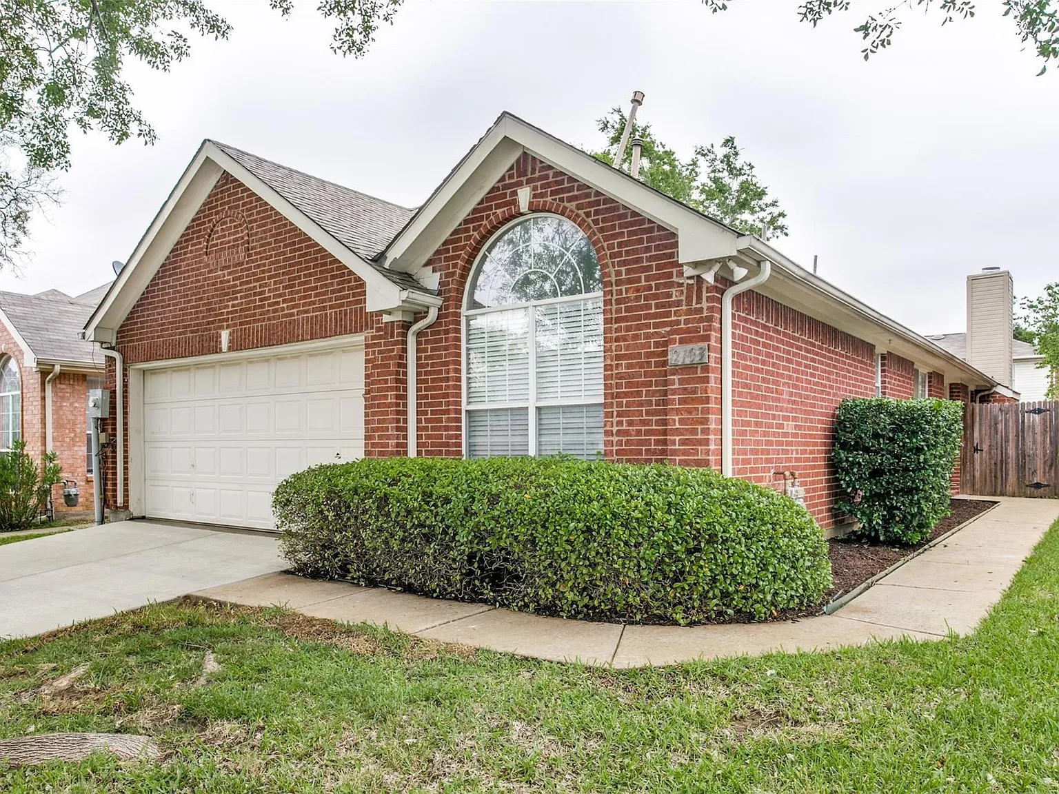 3 bed, 1372 sqft, $2,195 — Photo 2