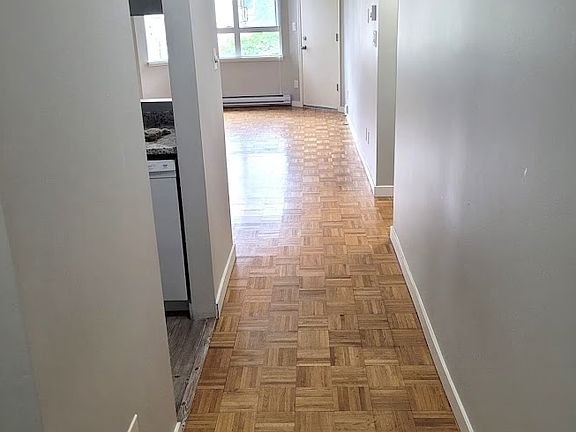 4th image of 921 Thurlow St #406