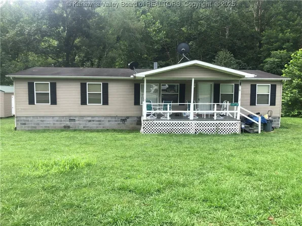 10738 Charleston Rd, Clendenin, WV 25045