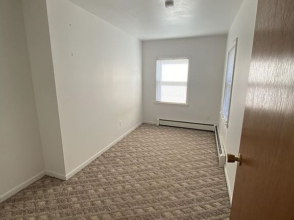 5th image of 13 Lincoln Ave APT 3