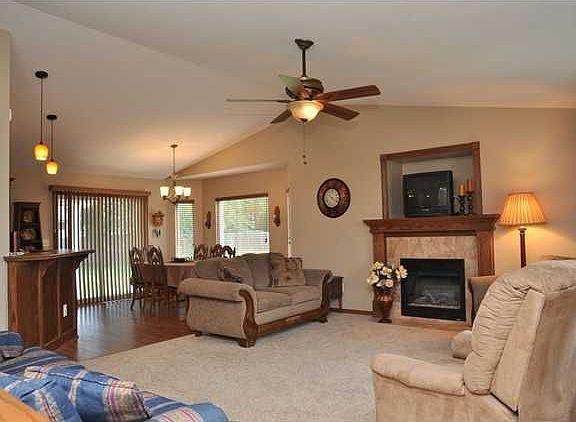 3rd image of 1016 N McCaskey Dr