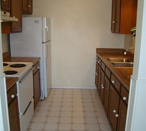 4th image of 1011 Sunnyview Dr
