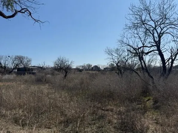 Hale St, Llano, TX 78643