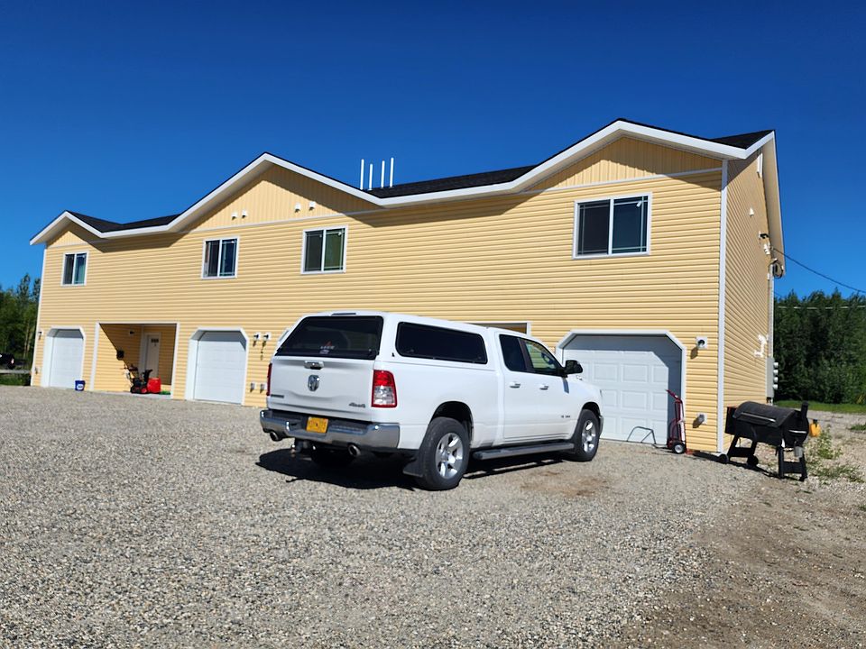 1st image of 140 E 2nd Ave #3