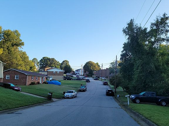 4th image of 166 Bell Ct