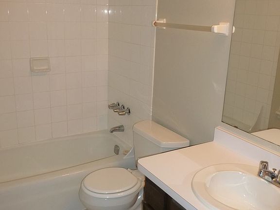 4th image of N114W15556 Sylvan Cir APT 7
