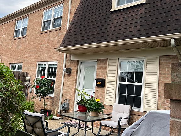 5th image of 260 Arbour Ct