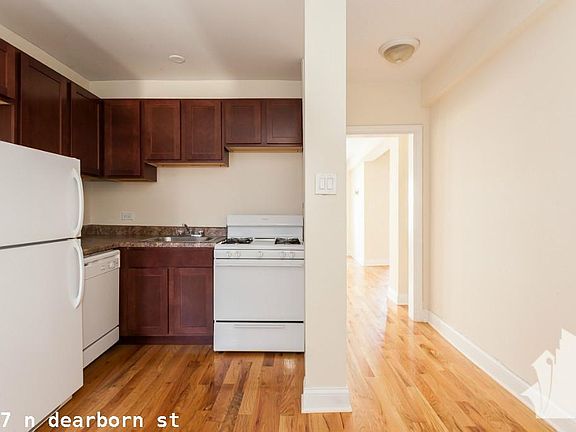 4th image of 1347 N Dearborn St #721