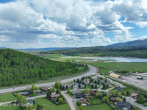 2nd image of 512 Snake River Dr