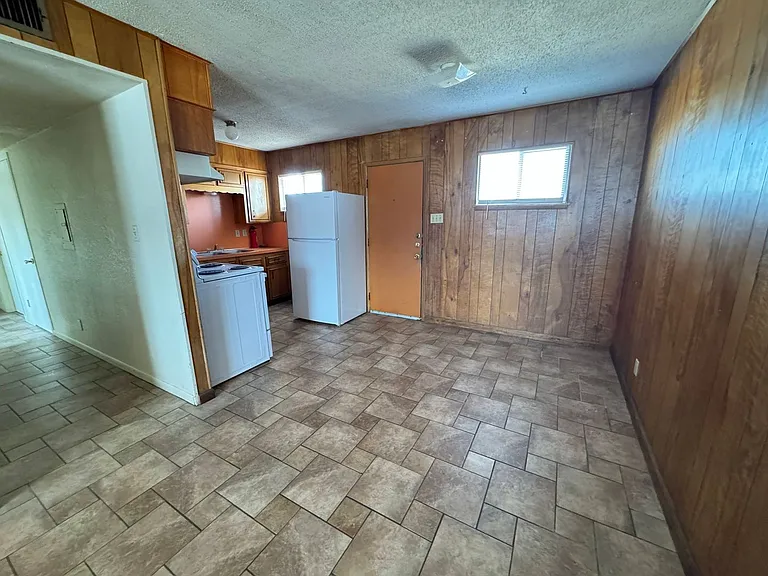 807 W Hallmark Ave — Photo 5