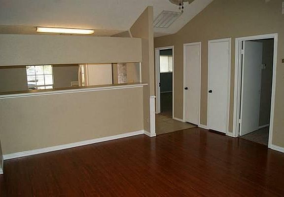 4th image of 2706 Brompton Dr