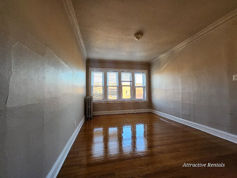 1639 W 80th St — Photo 3