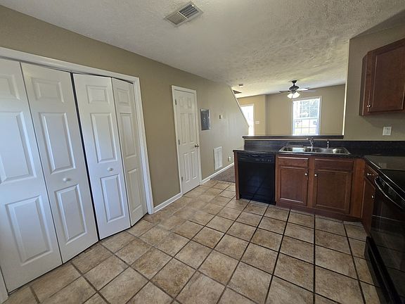 5th image of 812 Oak Arbor Ct