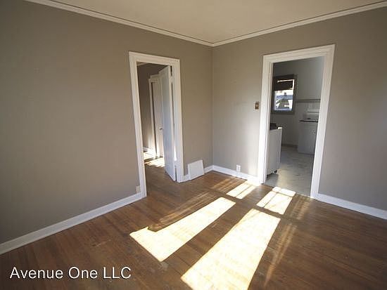 4th image of 2312 1/2 Minor Ave E