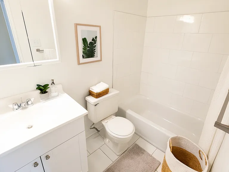 Deliare Landing Bathroom