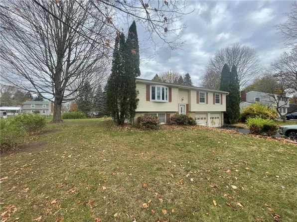 38 Clearview Dr, Spencerport, NY 14559