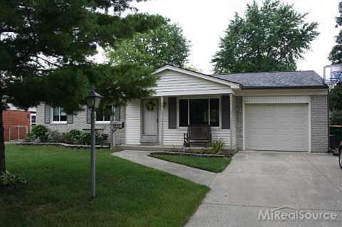 2nd image of 39149 Theresa Ct