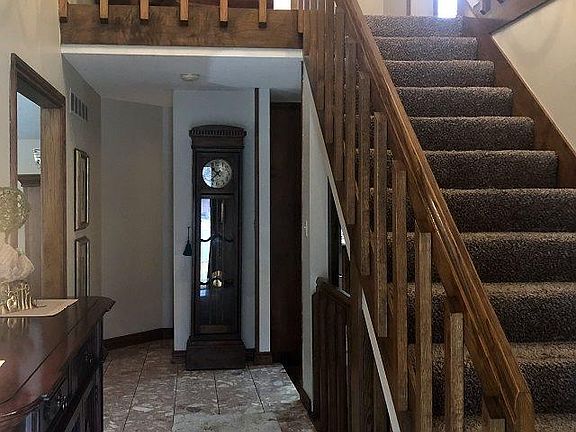 3rd image of 6 Tanglewood Ln