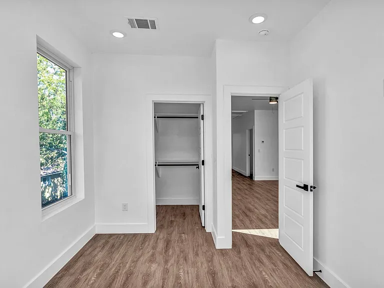 1006 E Marble St — Photo 12
