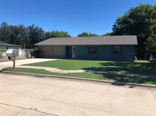 1037 Wade Hampton St, Benbrook, TX 76126