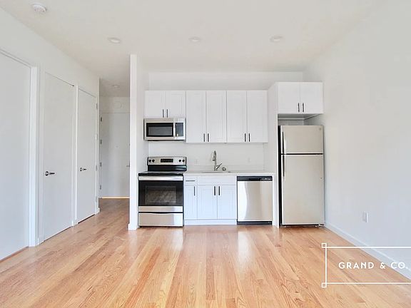 4th image of 427 Knickerbocker Ave #1A
