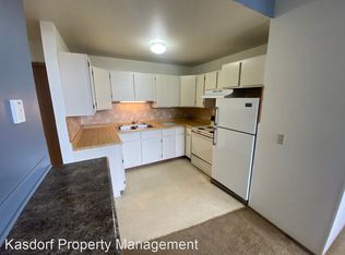 543 Railroad St APT R2, Allenton, WI 53002