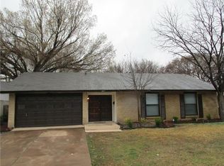 1617 SE 4th St, Grand Prairie, TX 75051
