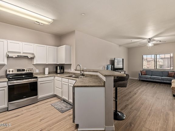 3rd image of 805 S SYCAMORE -- #202