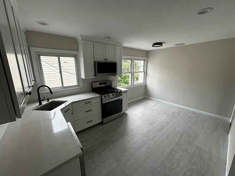 21 Batavia Pl #2 — Photo 1