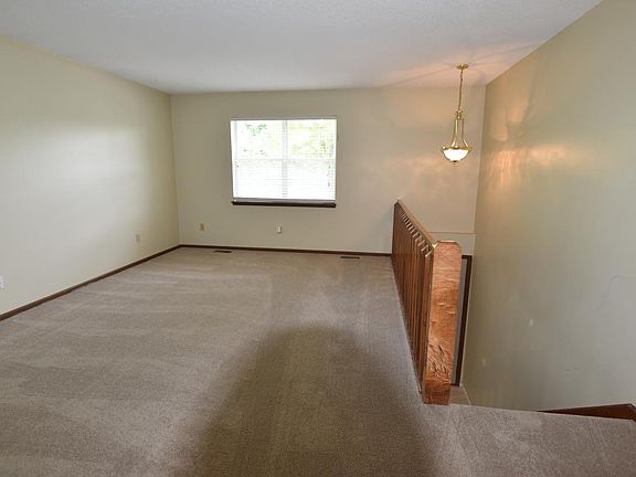 4th image of 9812 Red Oak Ln