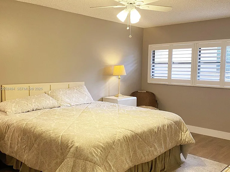 437 Prestwick Ln — Photo 17