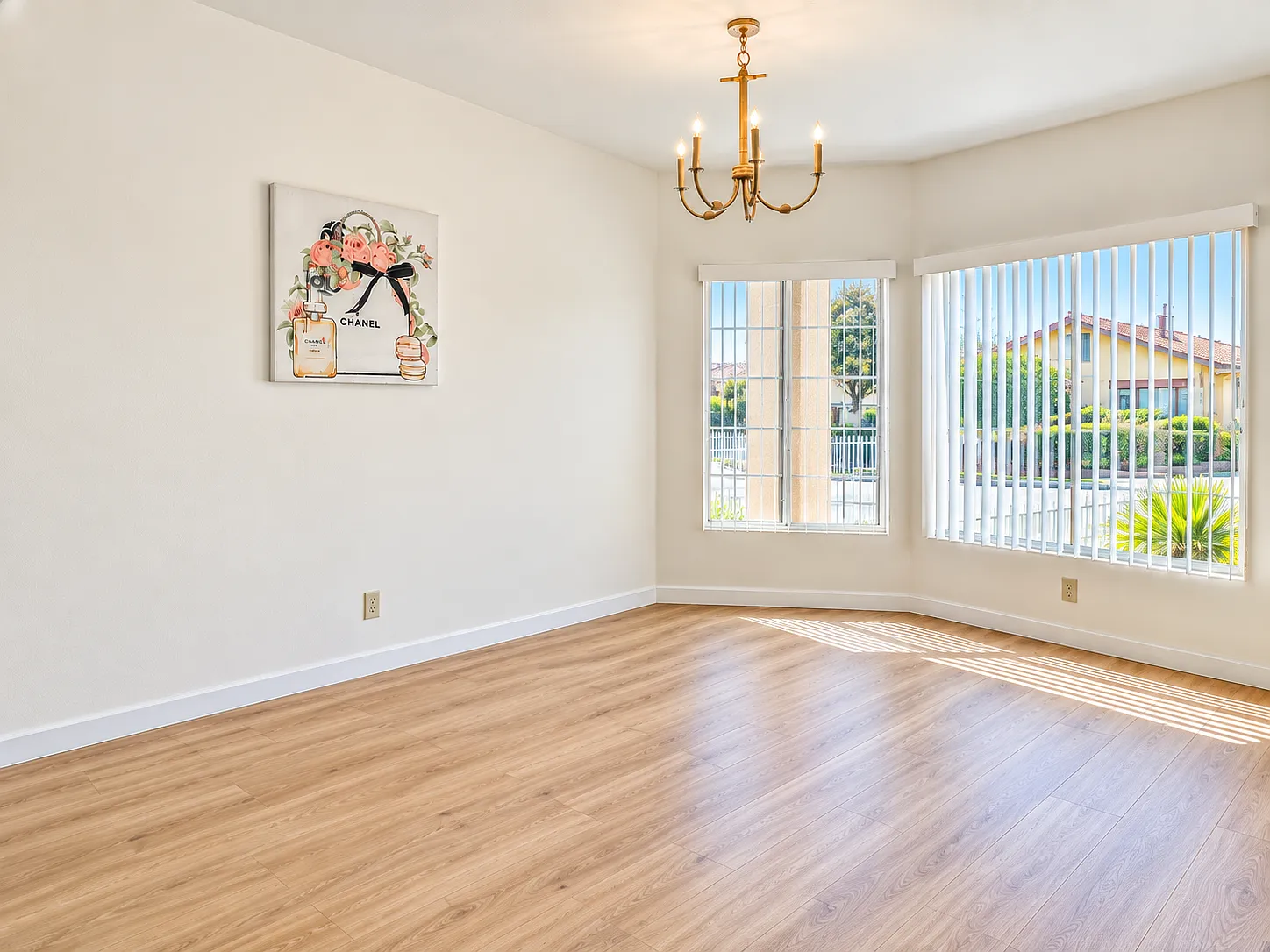 5 bed, 3170 sqft, $5,700 — Photo 2