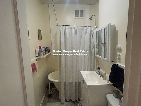4th image of 463 Park Dr APT 10