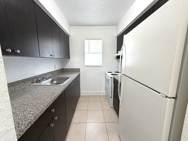 2121 Davie Blvd #140 — Photo 6