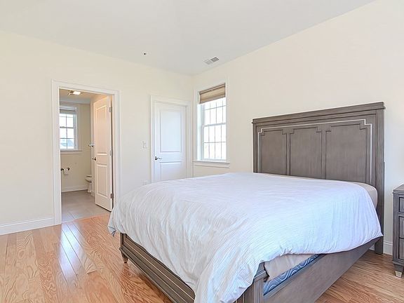 4th image of 70 Endicott St Unit 1606